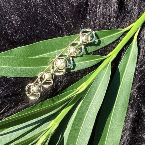 Vintage Sarah Coventry Linear Rhinestone SilverTone Brooch Collar Bar Pin - Picture 6 of 7